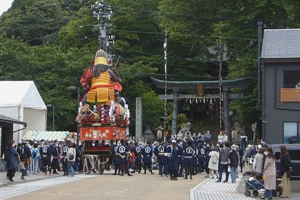 三国神社前　方向変換車輪の跡